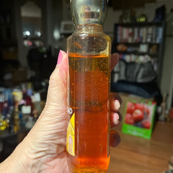 Bath and Body Works Spiced Gingerbread Swirl Shower Gel 295ml.  Lightly Used. - Picture 3 of 4